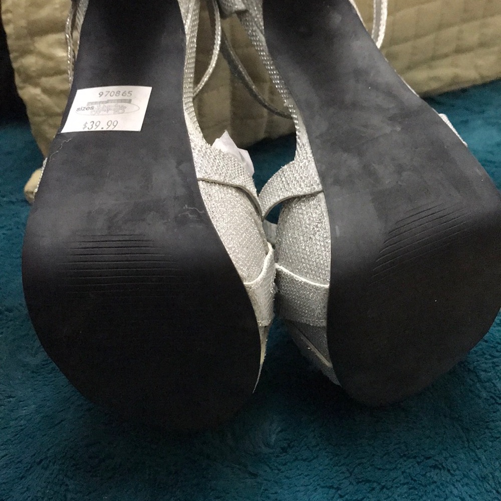 Silver heels - Picture 5 of 5